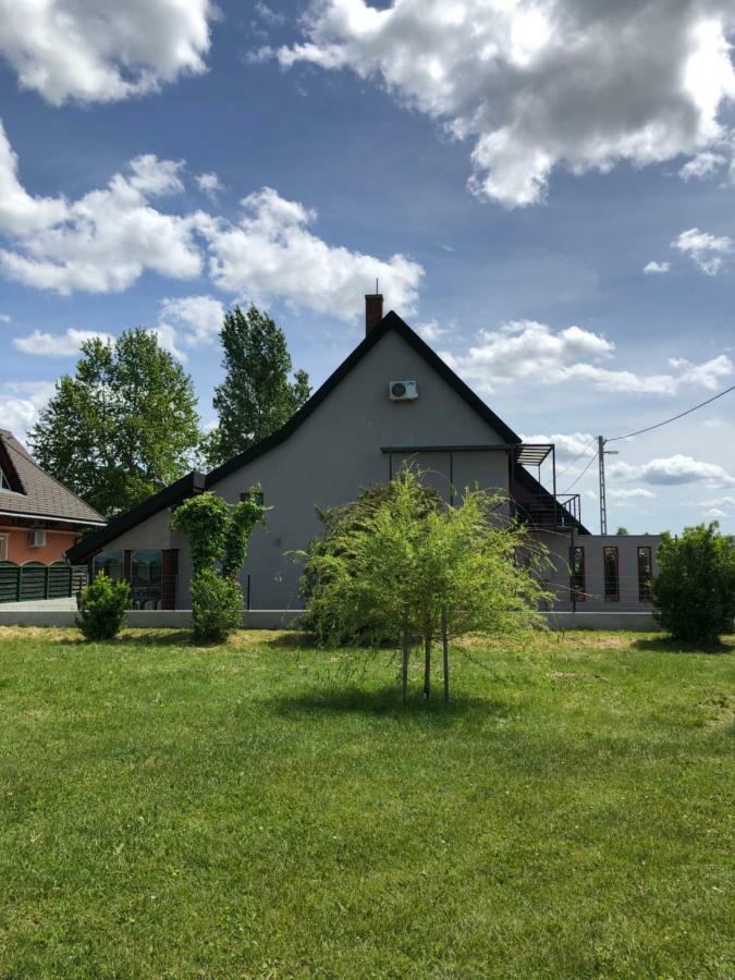 Hullam Apartman Балатонлеле Екстериор снимка